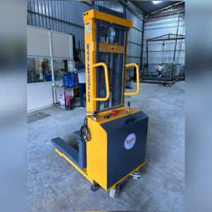 Compact Semi Electric Stacker 1.5Ton 1600Mm Lifting