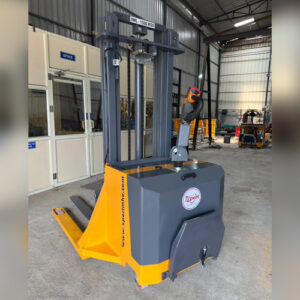 Electric Stacker 4 Mast Capacity 1.5Ton 6 Mtr Lift Height