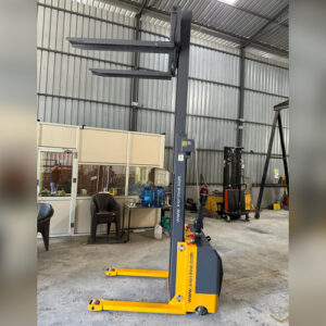 Electric Stacker 1600 Kgs Capacity Lift Height 4 Mtr