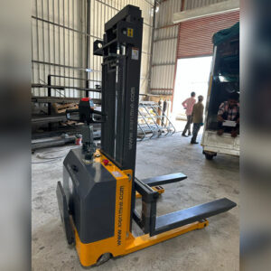 Electric Stacker 1600 Kgs Capacity Lift Height 5 Mtr